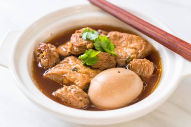 soya peyniri ile tatlı sos haşlanmış yumurta