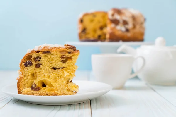 Raisin bread cake with almond — Stock Photo, Image