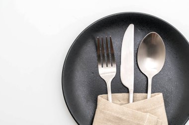 boş tabak kaşık çatal ve bıçak