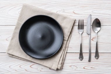 boş tabak kaşık çatal ve bıçak