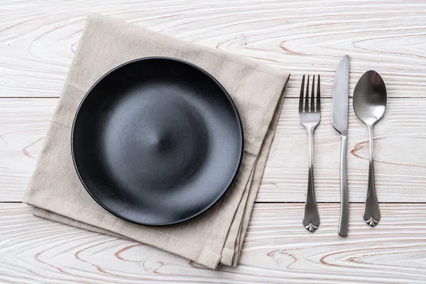 空盘勺叉和刀 — 图库照片