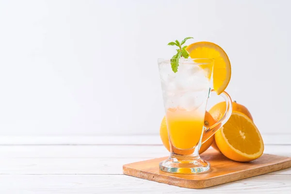 Soda ile portakal suyu — Stok fotoğraf