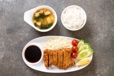 Japon derin kızarmış domuz pirzola (tonkatsu kümesi)
