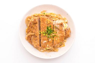 Kızarmış domuz pirzola tabağı (Katsudon)