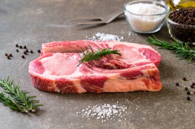 domuz pirzolası ham