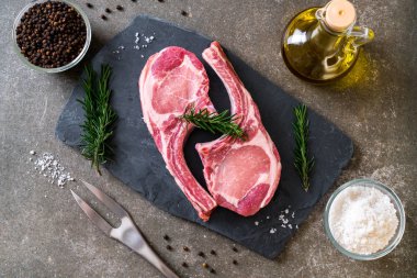 domuz pirzolası ham