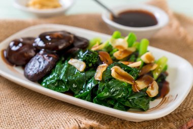 İstiridye soslu kızarmış Hong Kong Kale heyecan