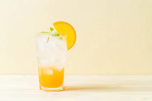 Suco de laranja com refrigerante — Fotografia de Stock