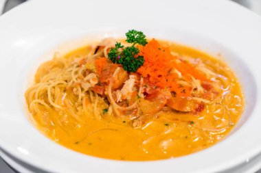  Kremalı Yengeç soslu spagetti