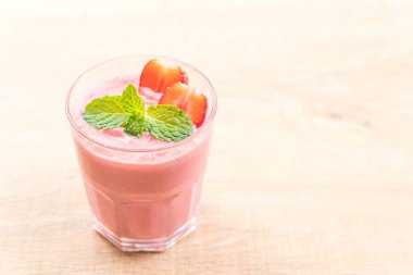 çilek smoothies milkshake