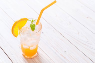 soda ile portakal suyu