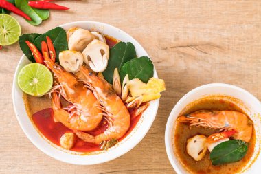 Tom Yum Goong baharatlı ekşi çorbası