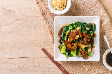 İstiridye soslu kızarmış Hong Kong Kale heyecan