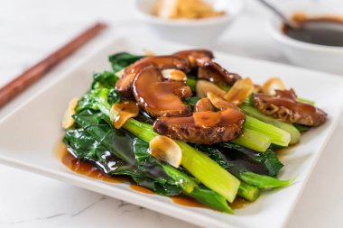 İstiridye soslu kızarmış Hong Kong Kale heyecan