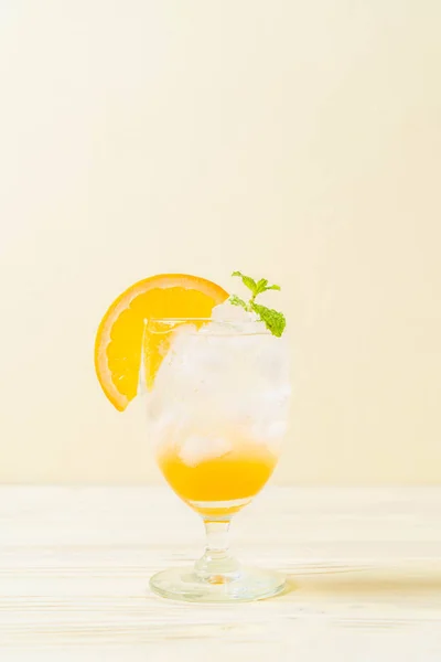 Jus d'orange met soda — Stockfoto