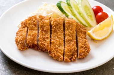 Japon derin kızarmış domuz pirzola (tonkatsu kümesi)