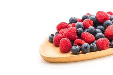 taze yaban mersini ve rasberry beyaz