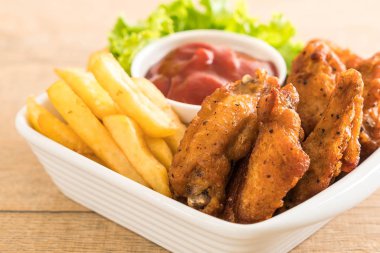 Kızarmış tavuk kanadı.