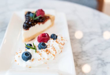 yaban mersini peynirli kek