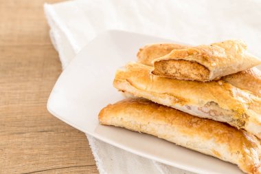 turta kurutulmuş rendelenmiş domuz ile sopa