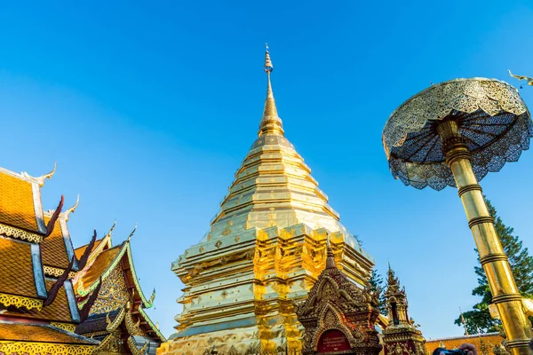 Όμορφη αρχιτεκτονική στο Wat Phra ότι τον Doi Suthep για: Τσιάνγκ Μάι — Φωτογραφία Αρχείου