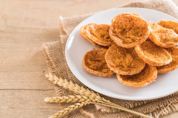 kurutulmuş rendelenmiş domuz etinin pirinç kraker