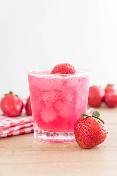 Batido de fresa fresca —  Fotos de Stock