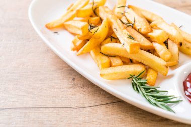 Soslu patates kızartması.