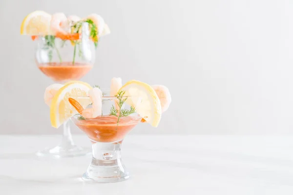 Räkcocktail med sås — Stockfoto