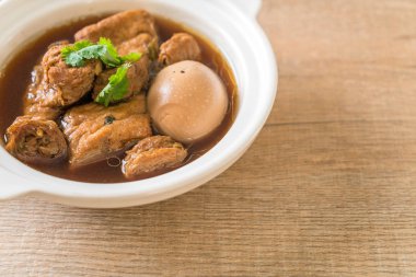 soya peyniri ile tatlı sos haşlanmış yumurta