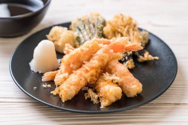 sebzeli karides tempura (hırpalanmış kızarmış karides)