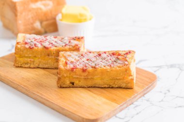 croque monsieur bacon ans egg sandwich