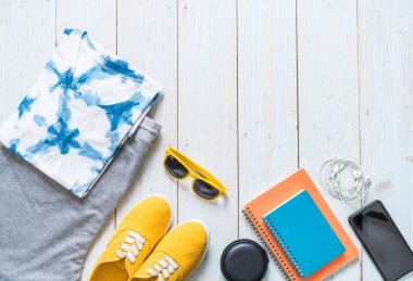 Gezgin, yaz tatili erkekler rahat kıyafetler