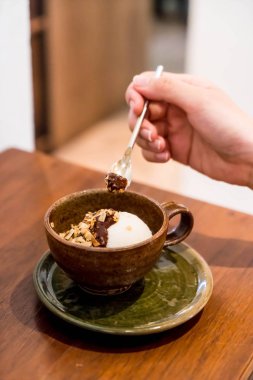 çikolata yayılması ile dondurma