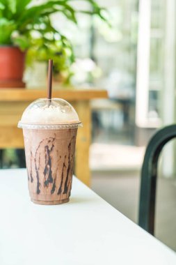 buzlu çikolata (muzlu süt)