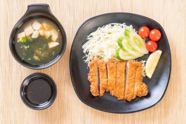 Japon derin kızarmış domuz pirzola (tonkatsu kümesi)