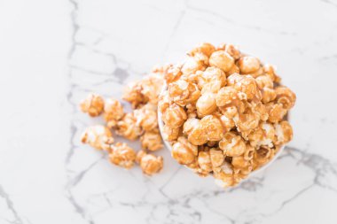 Patlamış Mısır ile karamel