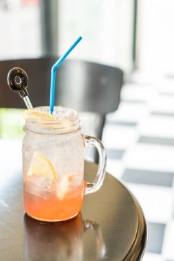 Ahududu ve limon soda cam