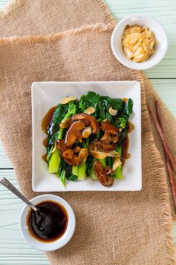 İstiridye soslu kızarmış Hong Kong Kale heyecan