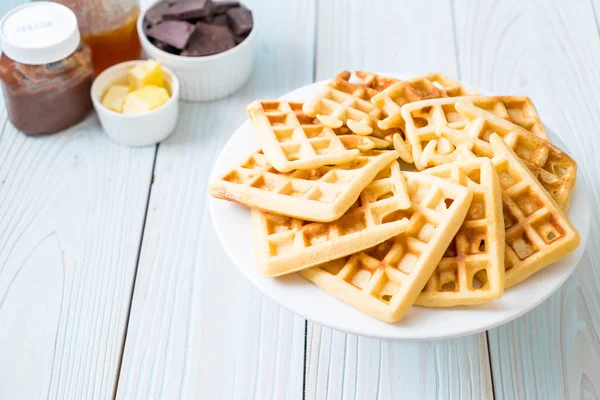 Wafel op tafel — Stockfoto