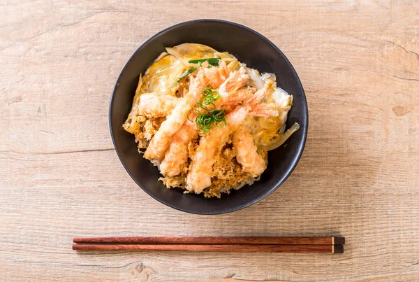 Fried shrimps tempura on topped rice bowl — Stock Photo, Image