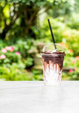 Sütlü buzlu çikolata 