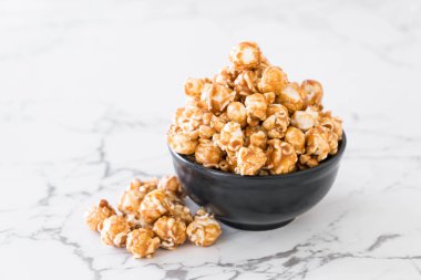 Patlamış Mısır ile karamel