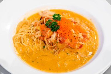  Kremalı Yengeç soslu spagetti