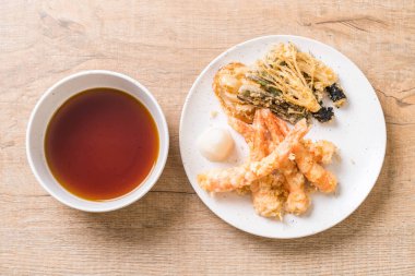 sebzeli karides tempura (hırpalanmış kızarmış karides)