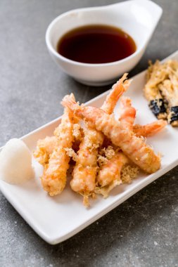 sebzeli karides tempura (hırpalanmış kızarmış karides)