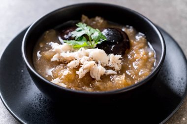 Kızarmış Balık Maw kırmızı et suyu çorbası Yengeç 