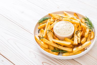 Soslu patates kızartması.