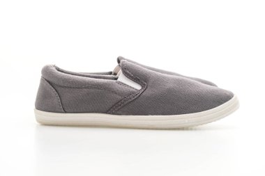 Beyaz arka planda gri spor ayakkabı 