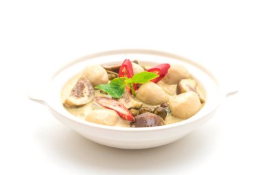 Balık topu ile yeşil köri